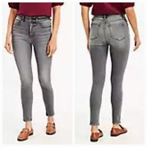 LOFT The Sculpt High-Rise Gray Wash Jegging Pants. Size 28/6